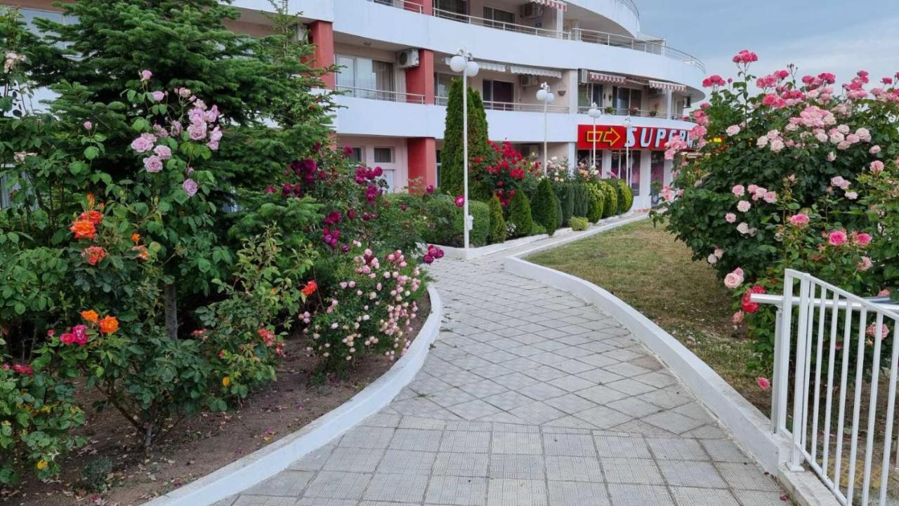 Бутикови Студиа Брита 克兰内沃 外观 照片
